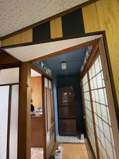 Der schmale Flur des Hauses in Kyoto