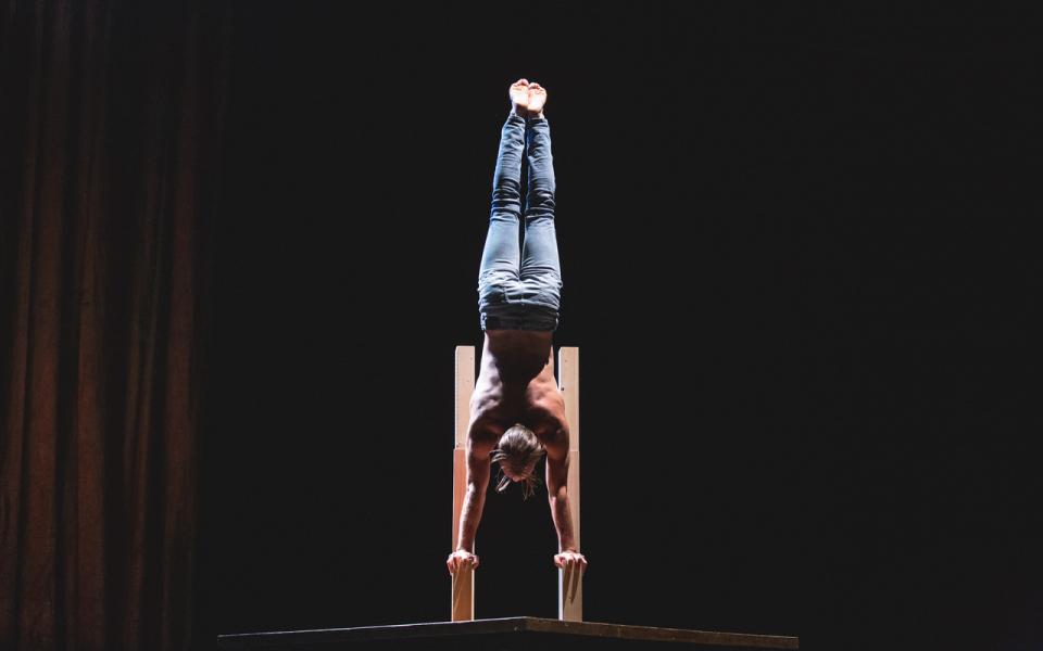 Florian Zumkehr performing a handstand on two balancing blocks.