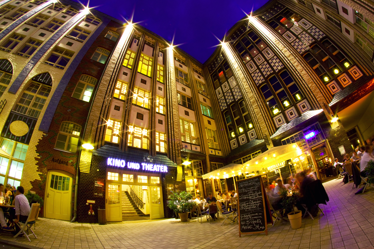 Außenansicht Hackesche Höfe © Jean-Paul Raabe Chamäleon Theater Außenansicht Hackesche Höfe bei Nacht